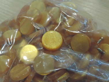 BOTTONI A VITE PIATTI 15,0  PERLA GOLD 0001